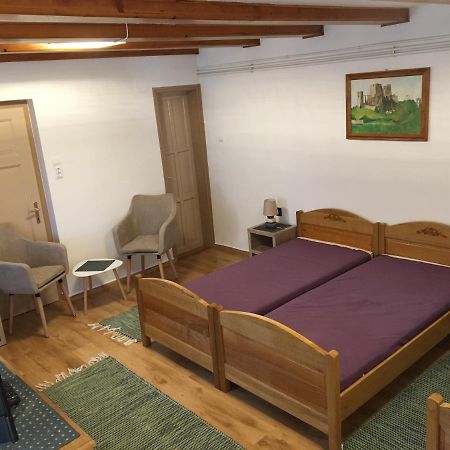 Devenyi Vendeghaz Appartement Csesznek Buitenkant foto