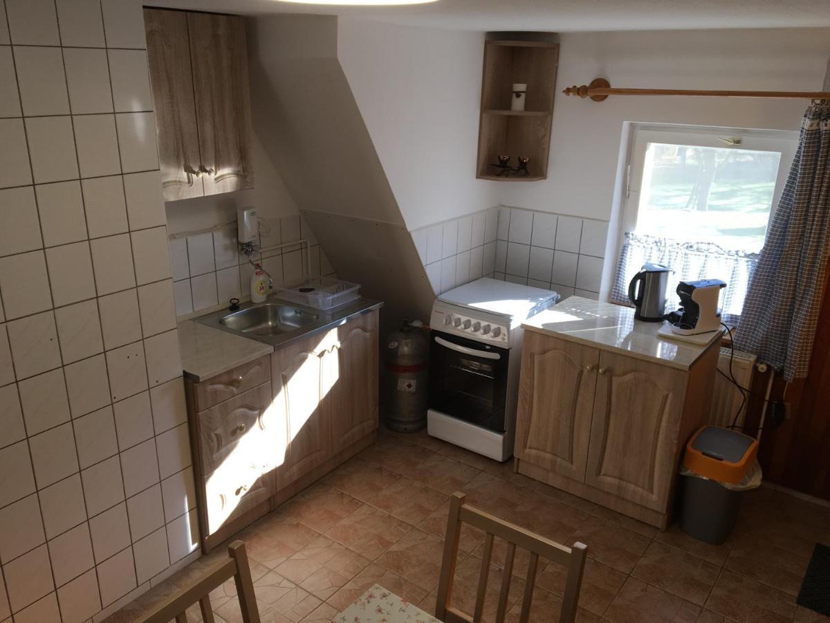 Devenyi Vendeghaz Appartement Csesznek Buitenkant foto