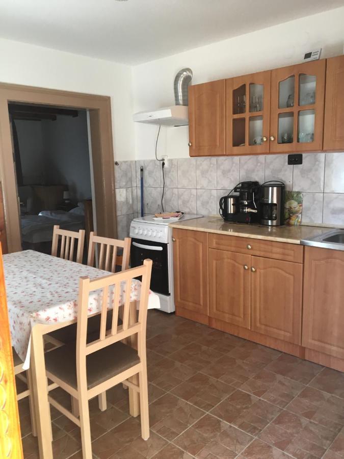 Devenyi Vendeghaz Appartement Csesznek Buitenkant foto
