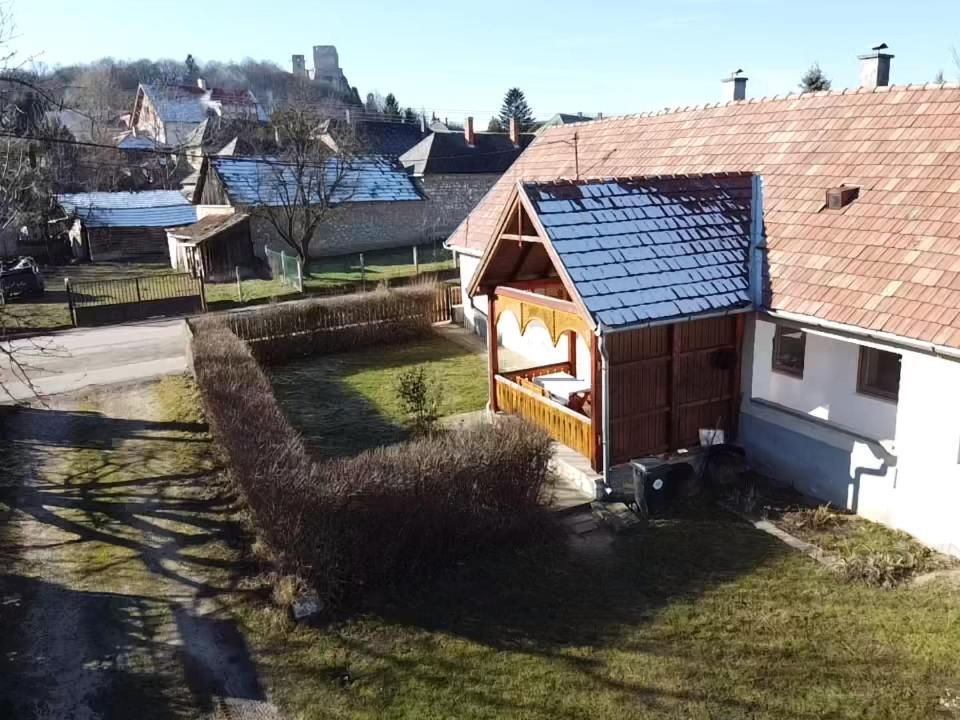 Devenyi Vendeghaz Appartement Csesznek Buitenkant foto