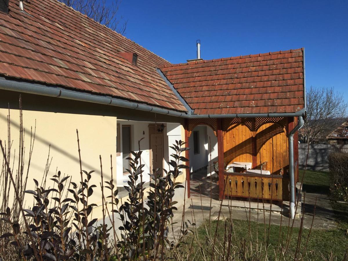 Devenyi Vendeghaz Appartement Csesznek Buitenkant foto