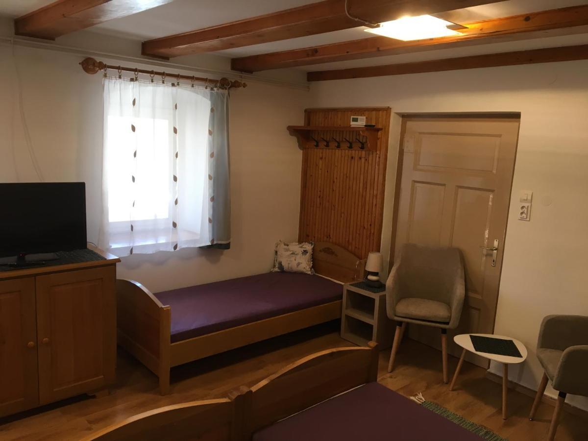Devenyi Vendeghaz Appartement Csesznek Buitenkant foto