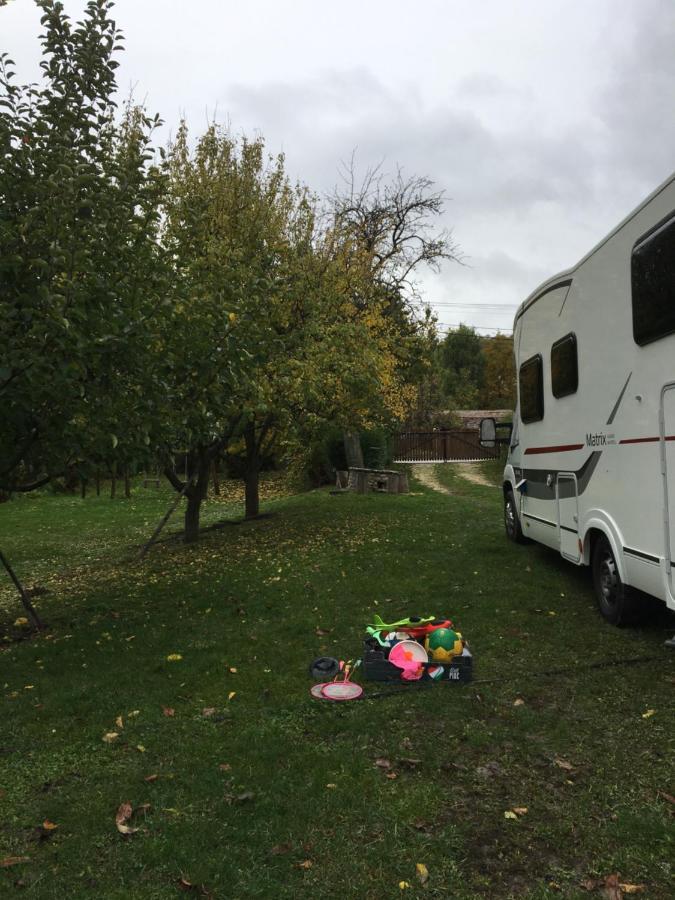 Devenyi Vendeghaz Appartement Csesznek Buitenkant foto