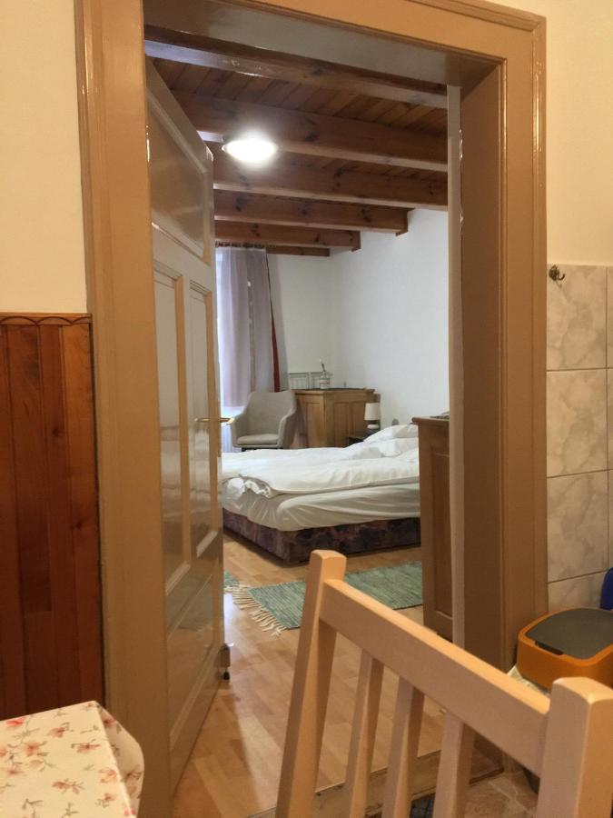 Devenyi Vendeghaz Appartement Csesznek Buitenkant foto