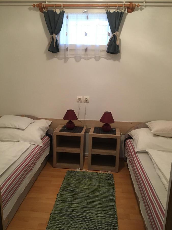 Devenyi Vendeghaz Appartement Csesznek Buitenkant foto