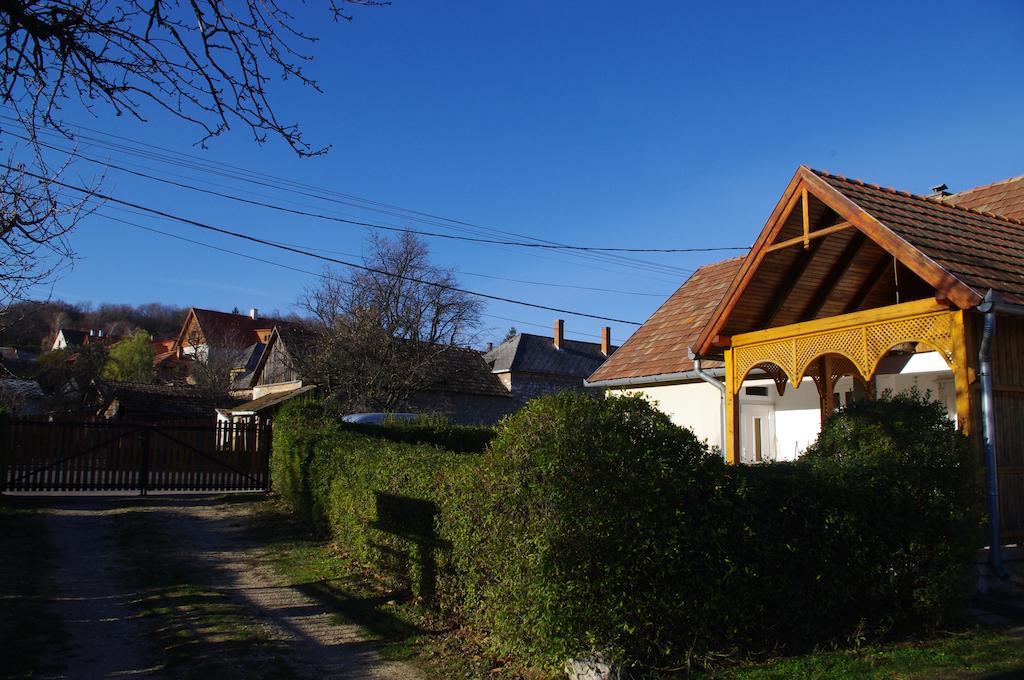 Devenyi Vendeghaz Appartement Csesznek Buitenkant foto