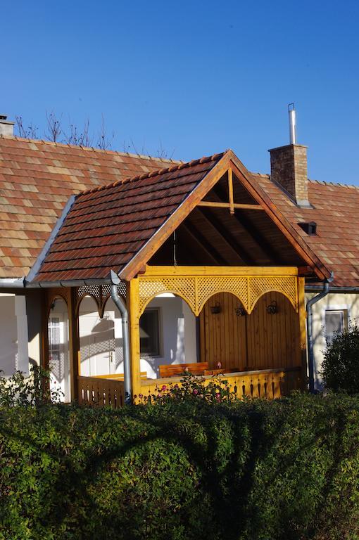 Devenyi Vendeghaz Appartement Csesznek Buitenkant foto