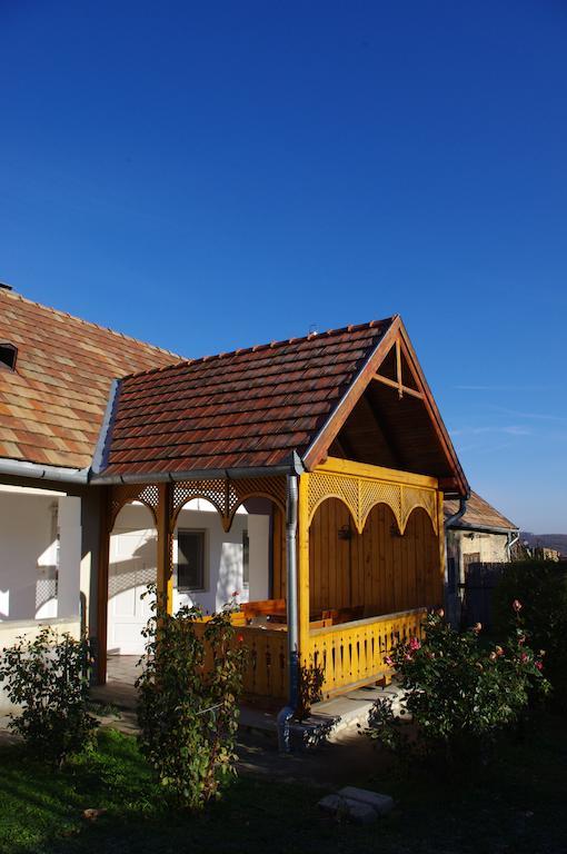 Devenyi Vendeghaz Appartement Csesznek Buitenkant foto